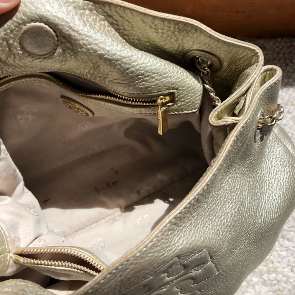 Tory Burch Thea Slouchy Chain Tote Bag in Gold - Picture 7 of 10